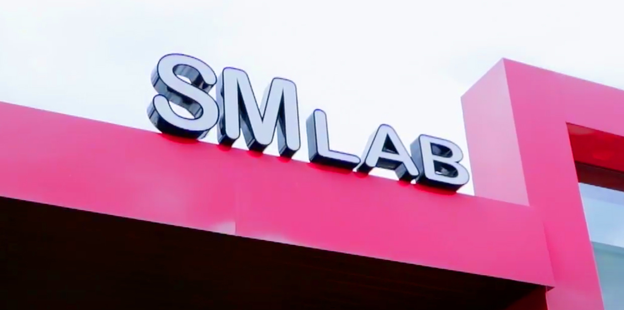 ABOUT  SMLab